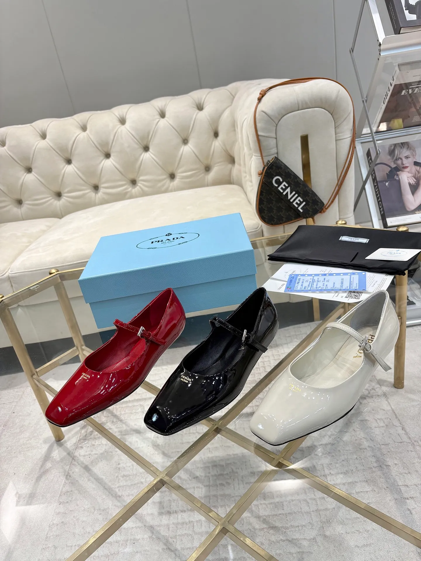 👟👟Ex-factory price 580👟👟 (imitation leather bottom-20) New arrival 👉Ready stock👈Remove the original board and make a 1:1 replica‼ ️ The highest version of Prada's early spring catwalk hot style 😘The latest spring style Retro Mary Jane series Genuine leather sole, simulated leather sole, a must-have for goddesses Super comfortable on the feet, reducing age 👉The upper is made of imported cowhide leather, comfortable and small square toe, retro and playful, lining + foot pads, imported sheepskin lining, breathable and comfortable (1.5 high small insert heel) ) Matched private model buckle (all original logos) Size 35M-39M (34 40 41 42 customized, non-returnable and non-exchangeable)